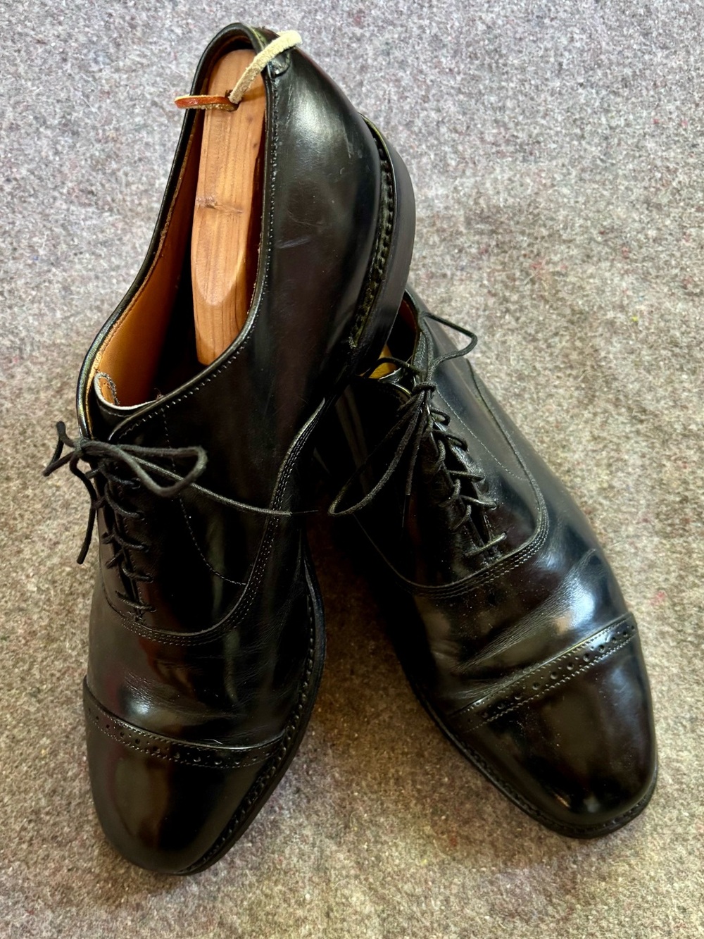 Allen Edmonds Black Cap-Toe Derby Dress Shoes. Includes Cedar Shoe Trees. 13D